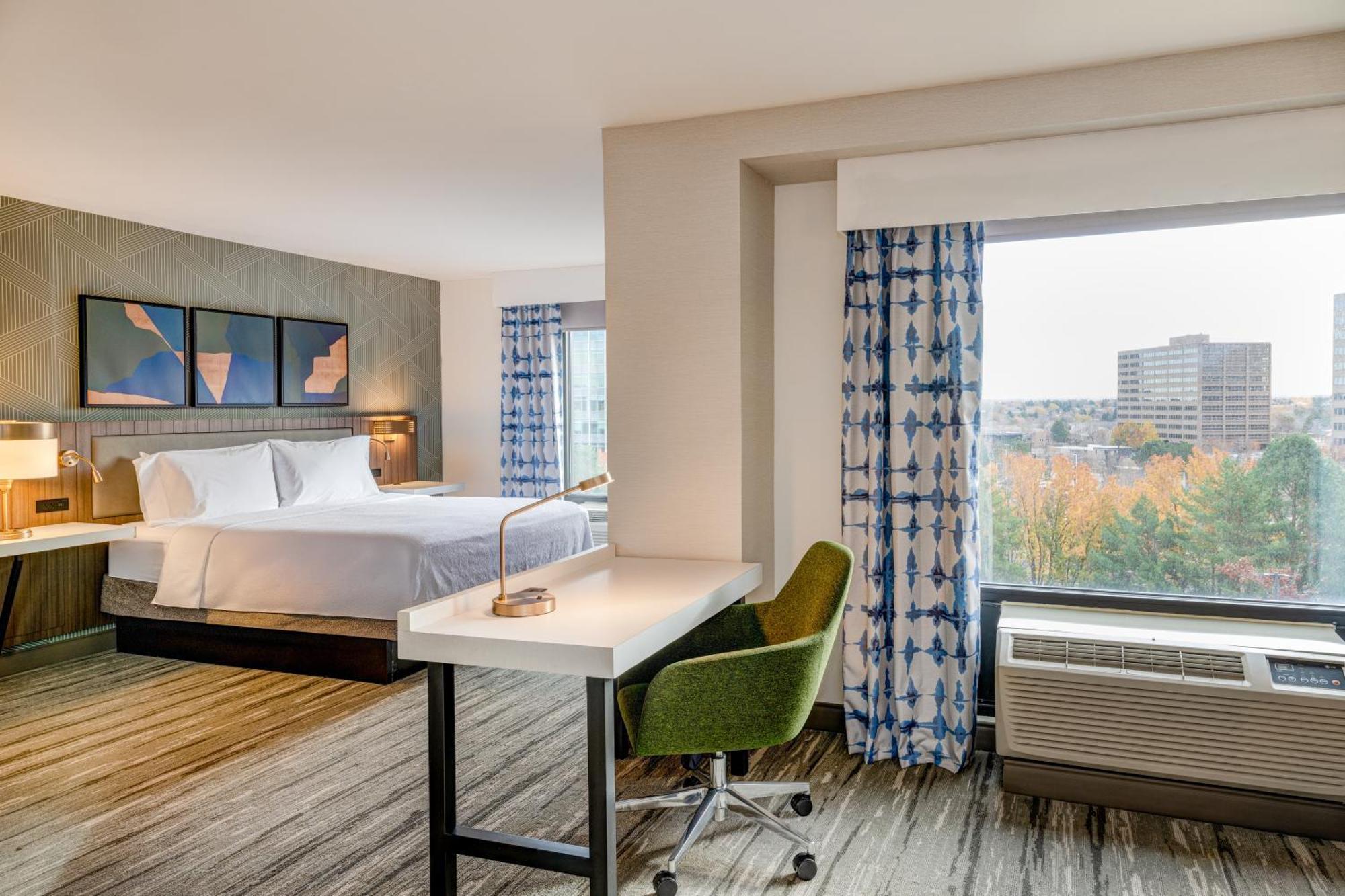 Deluxe King Suite,1742655121:JPEG